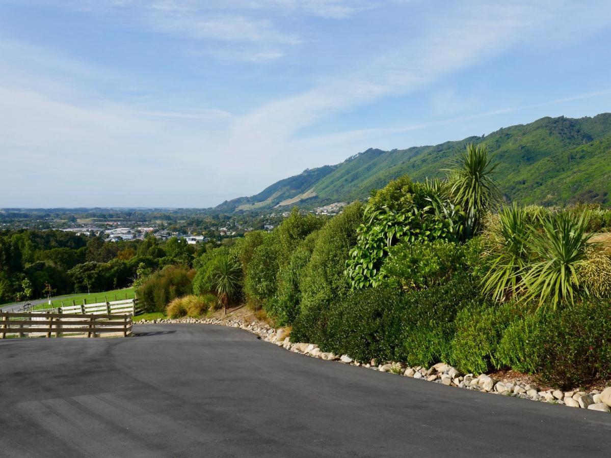 Aston Road Villa Bed & Breakfast Waikanae Exterior photo