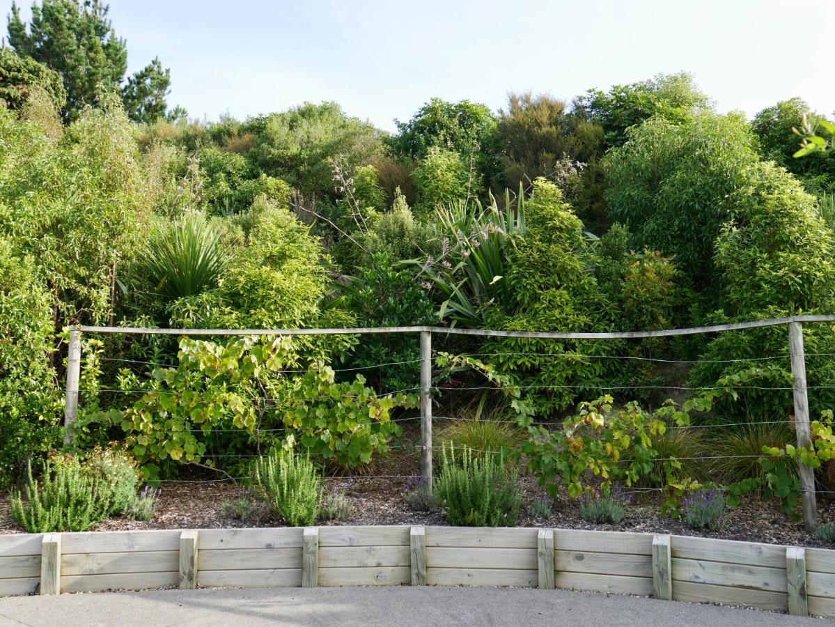 Aston Road Villa Bed & Breakfast Waikanae Exterior photo