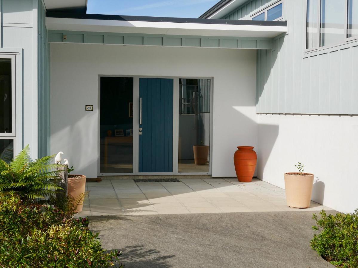 Aston Road Villa Bed & Breakfast Waikanae Exterior photo