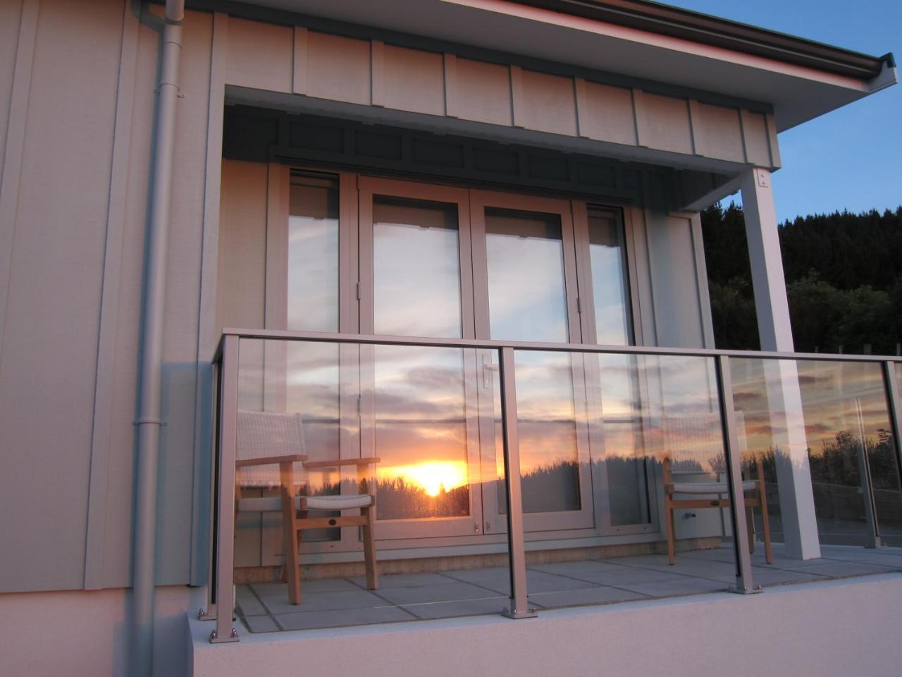 Aston Road Villa Bed & Breakfast Waikanae Exterior photo